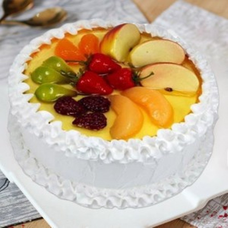 Simple Designed Fruits Cake