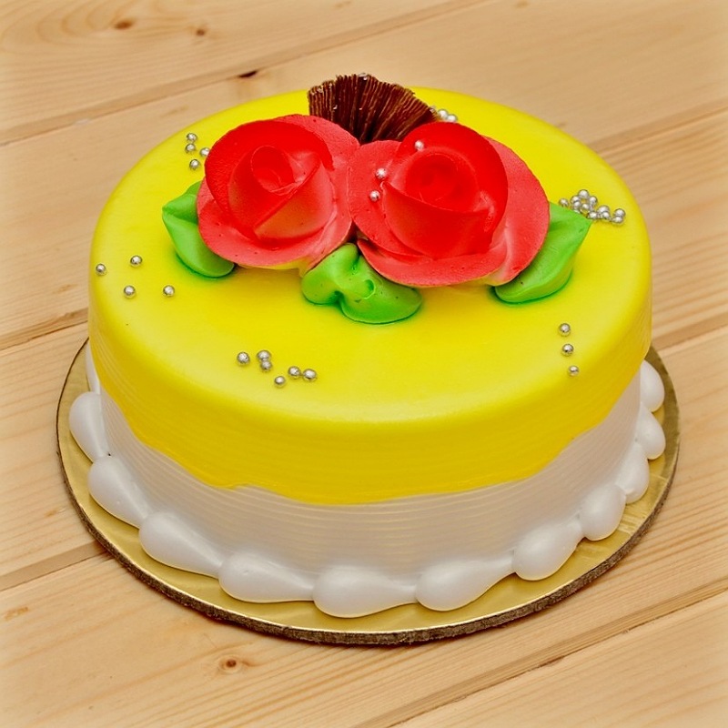 Pineapple with flowers topping
