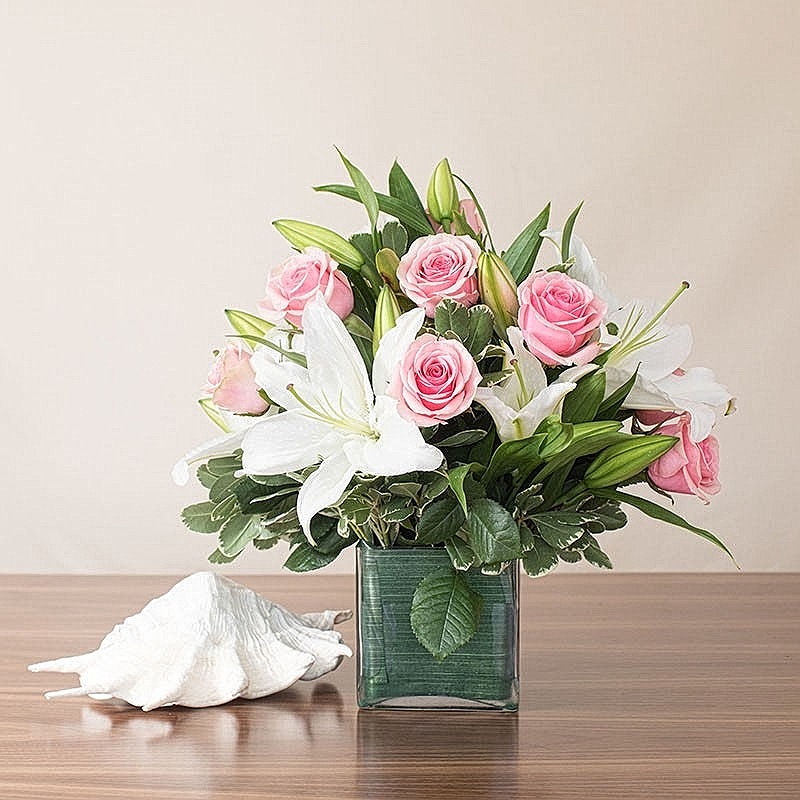 Cute Lilies Roses Glass Vase
